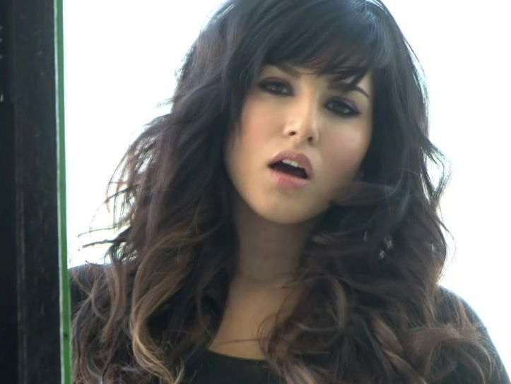 Amazing Sunny Leone pleasuring dripping pussy alone