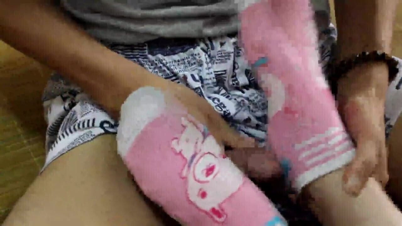 China Student's Sexy soles toes feet footjob