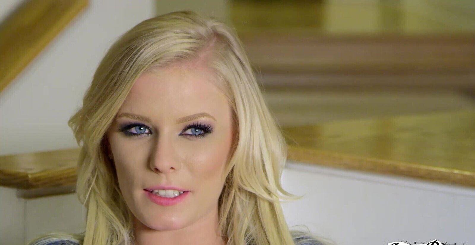 Blonde Elaina Raye enjoys while getting fucked