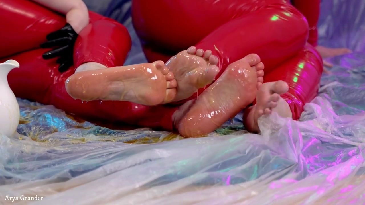 Grander Plug Doggy With Juicy Pussy Facesitting Fucking Clothes