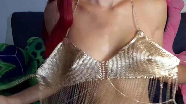 Comes Golden Play With Perfect Nipples