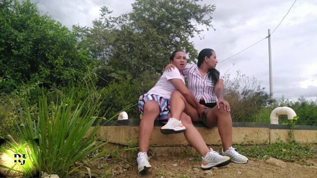 acariciando nuestros coños parque