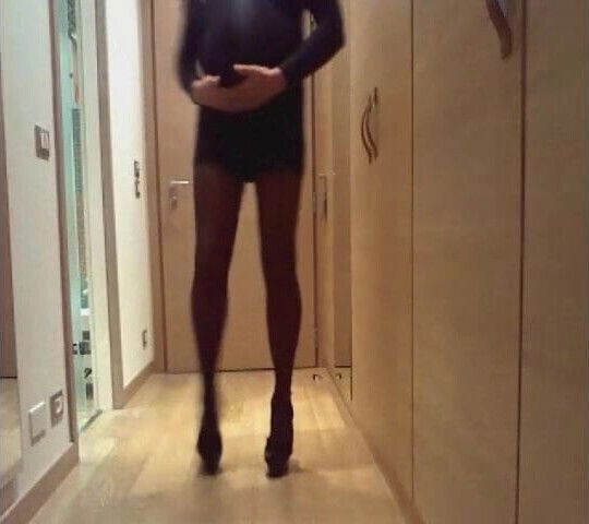 Pregnant Chick Plays With Herself