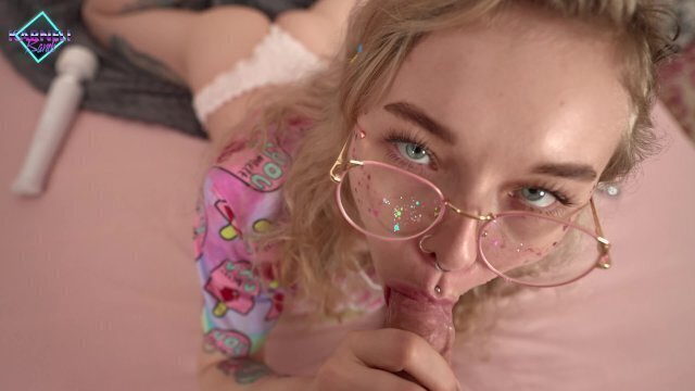 Naughty sucks satisfies insatiable pussy. Karneli Bandi