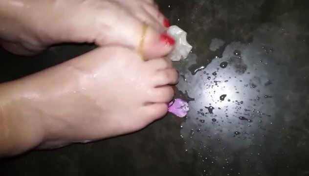 Rico masaje para hermosos pies pedicure