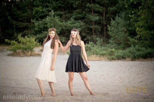 Pikjes uitlachen met Jessica en Rose