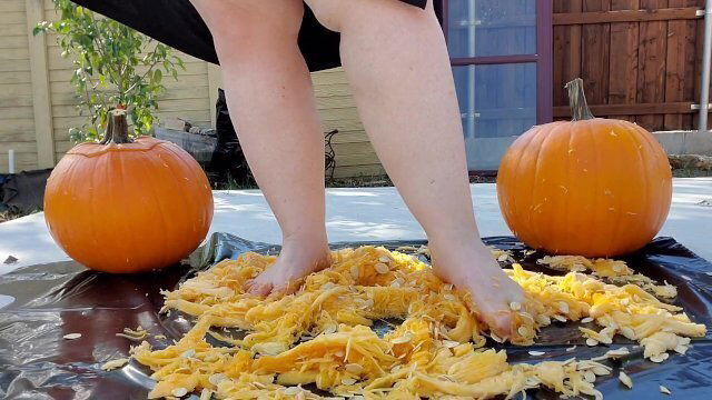 Squishy Pumpkin Guts!