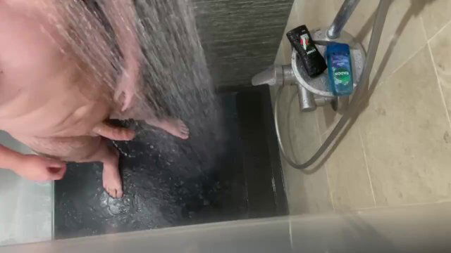 Hung chub caught wanking public showers! StraightGuy1996