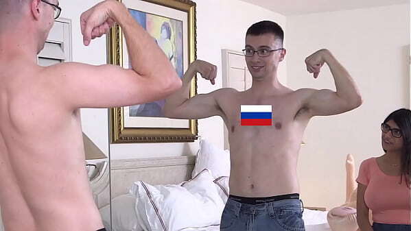 KHALIFA Арабская порнозвезда учит девственницу, заниматься сексом женщиной