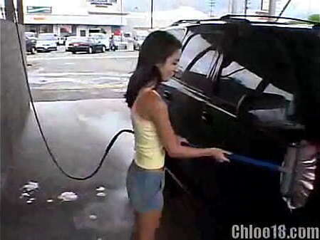 Amateur teen Chloe masturbates