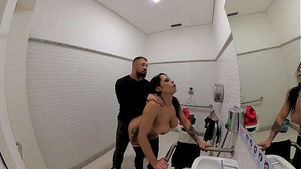 Garota Cosplay Jade Mortal Kombat fazendo sexo dentro banheiro Halloween Matusalem