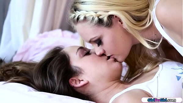 Busty teen facesits rims blinde date