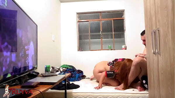 Novinha flamenguista fudendo gostosinho, rebola mais