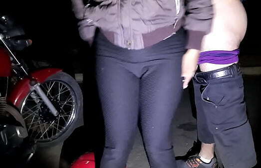 Prostituta barata ganhando misero dinheiro chupando dando anus camisinha