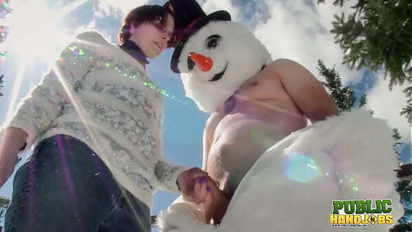 PUBLIC HANDJOBS Brandi Lafey gives frosty outdoor handjob snowman