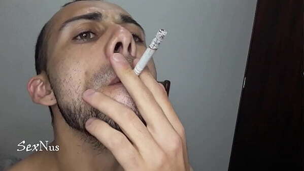 Fumando ultimo cigarrillo