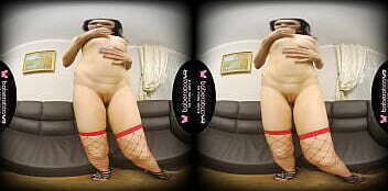 Solo sexy Karolina show shaved pussy