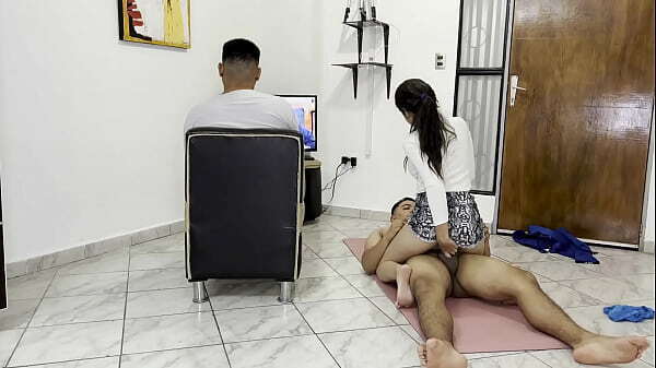 Mi Marido cornudo me dejo hacerle masaje a mi Cu&ntilde_ado