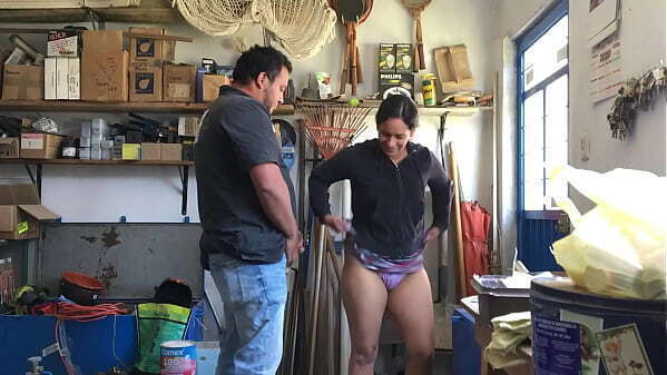 &iexcl_Mierda! marido recibe taller vecina inocente pero erect&oacute_ pene