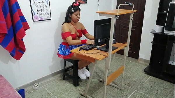 descubro secreto hermanastra