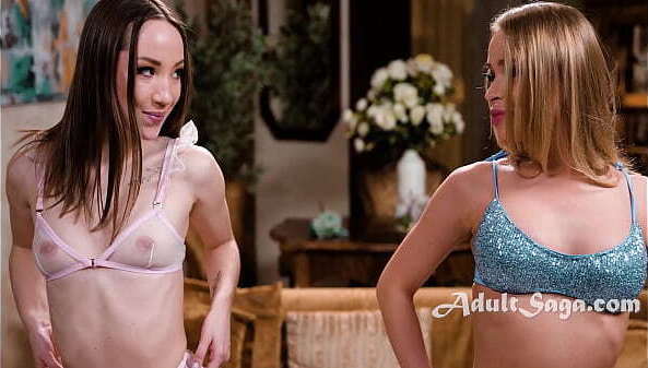 Lesbian Babes Stretch &amp_ Scissor Alexa Flexy, Kate Quinn