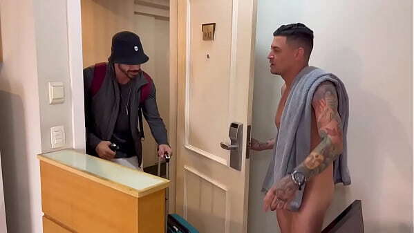 Vizinho tarado bateu porta errada ganhando leitinho ,V&iacute_deo completo RED&hellip_