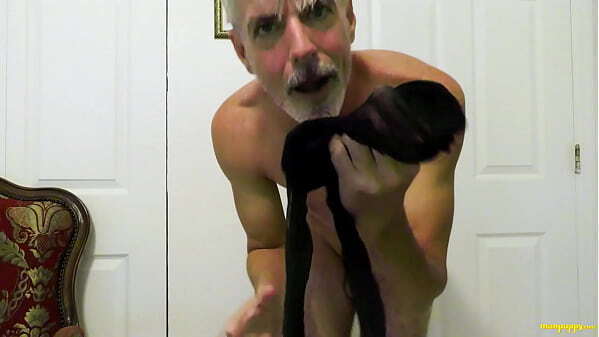 DILF Richard Lennox'_s pantyhose