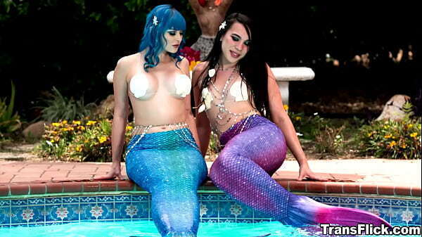 Jewelz makes perfect mermaid fucked another tranny mermaid named Kasey Kei. Watch them they reveal what'_s hidden behind their legs