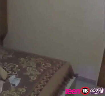 sobrina caliente monta polla pervertido pilla masturbandose