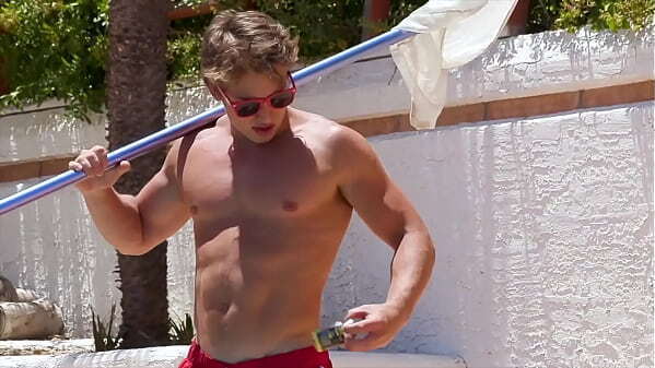 Power Bottom Wants Inches Muscle Micky'_s Thick Throbbing Cock!