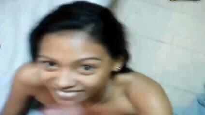 Cute Filipina Facial Gesicht gespritzt