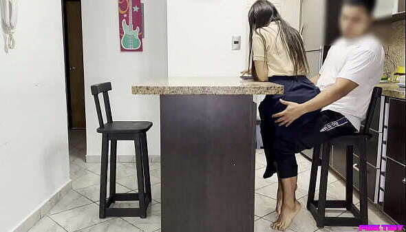 Sobrina Estudiante Lecci&oacute_n Educaci&oacute_n Sexual Estudiar Casa