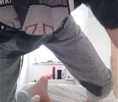 GASTE85, Peeing bedroom1