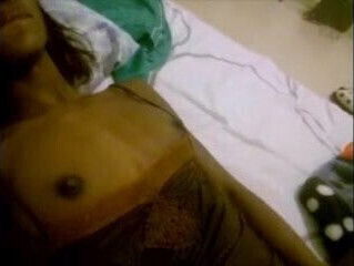 Une belle blackette se masturbe pour moi