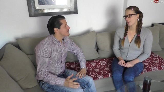 Babysitter hart zerfickt und ihr Gesicht voll gewichst