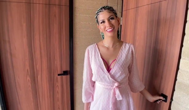 Latina MILF fucks first Airbnb guest