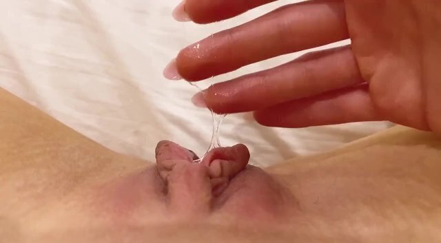 pink pussy swollen needs cum. know wanna lick her!