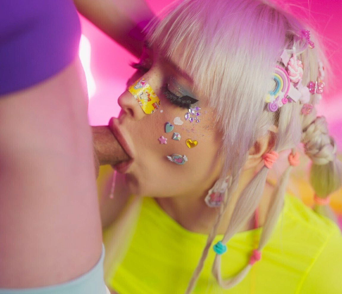 Candy Girl Sucking lollipop fuck AliceBong