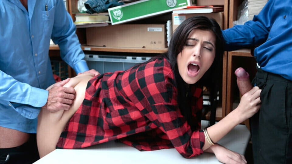 Shoplyfter Foxy Troublemaker Audrey Royal Receives Huge Facial Cumshots From Security Guards