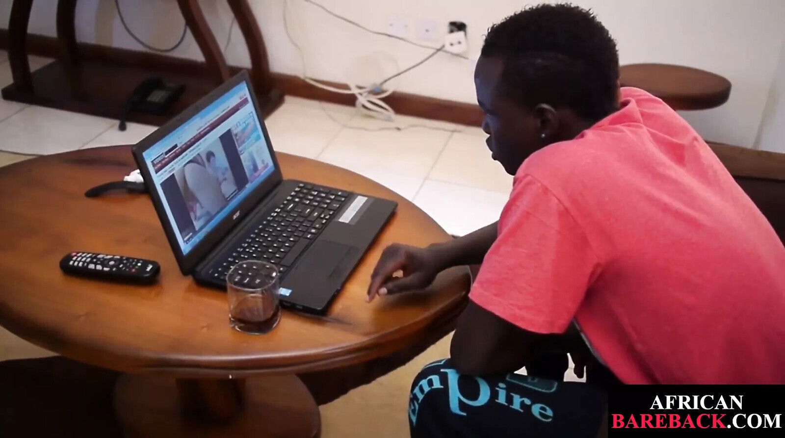 Slim black amateur fingers masturbates indoors