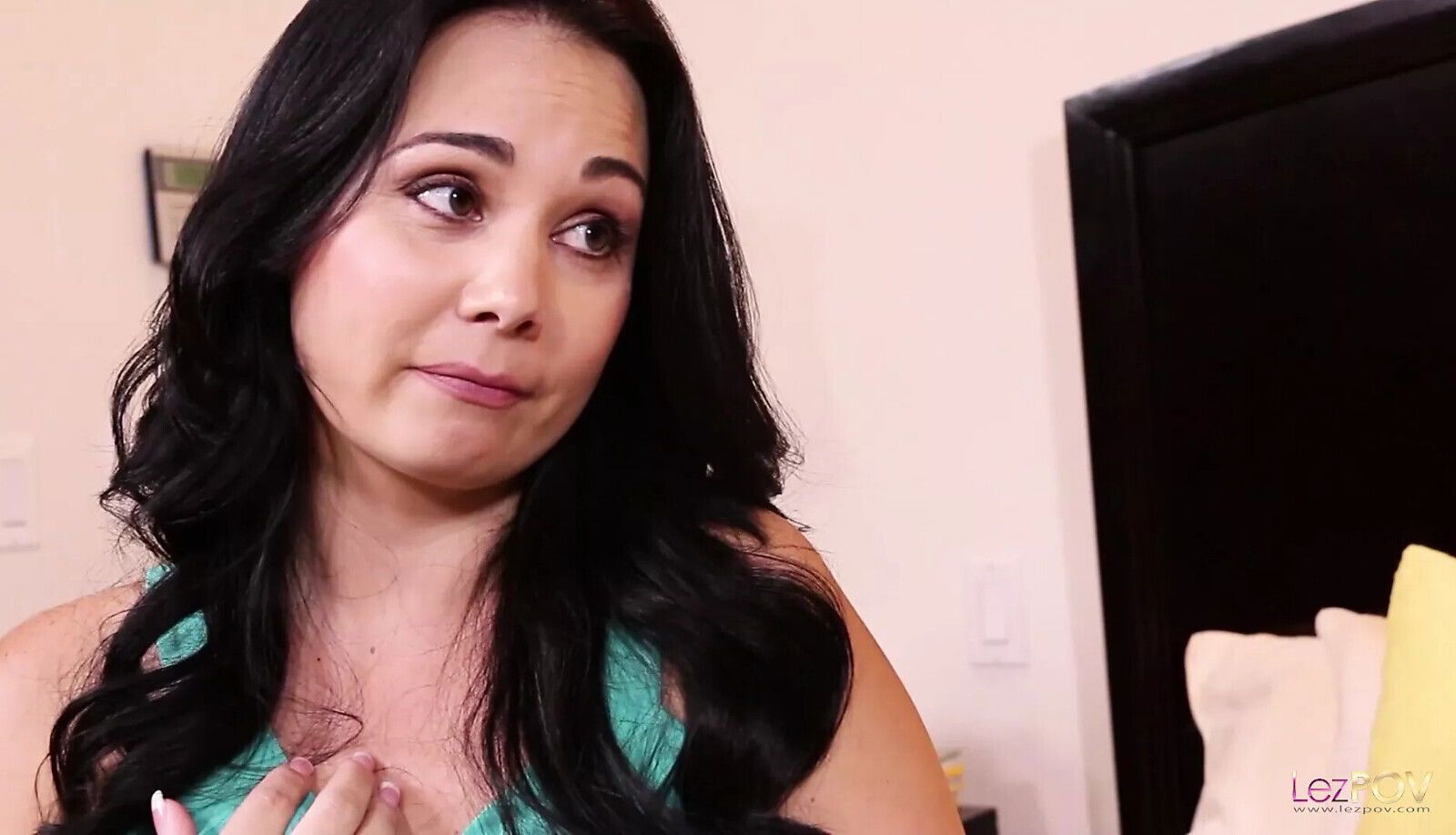 mature lesbian brunette showing teen redhead with tattoos pussy licking fingering