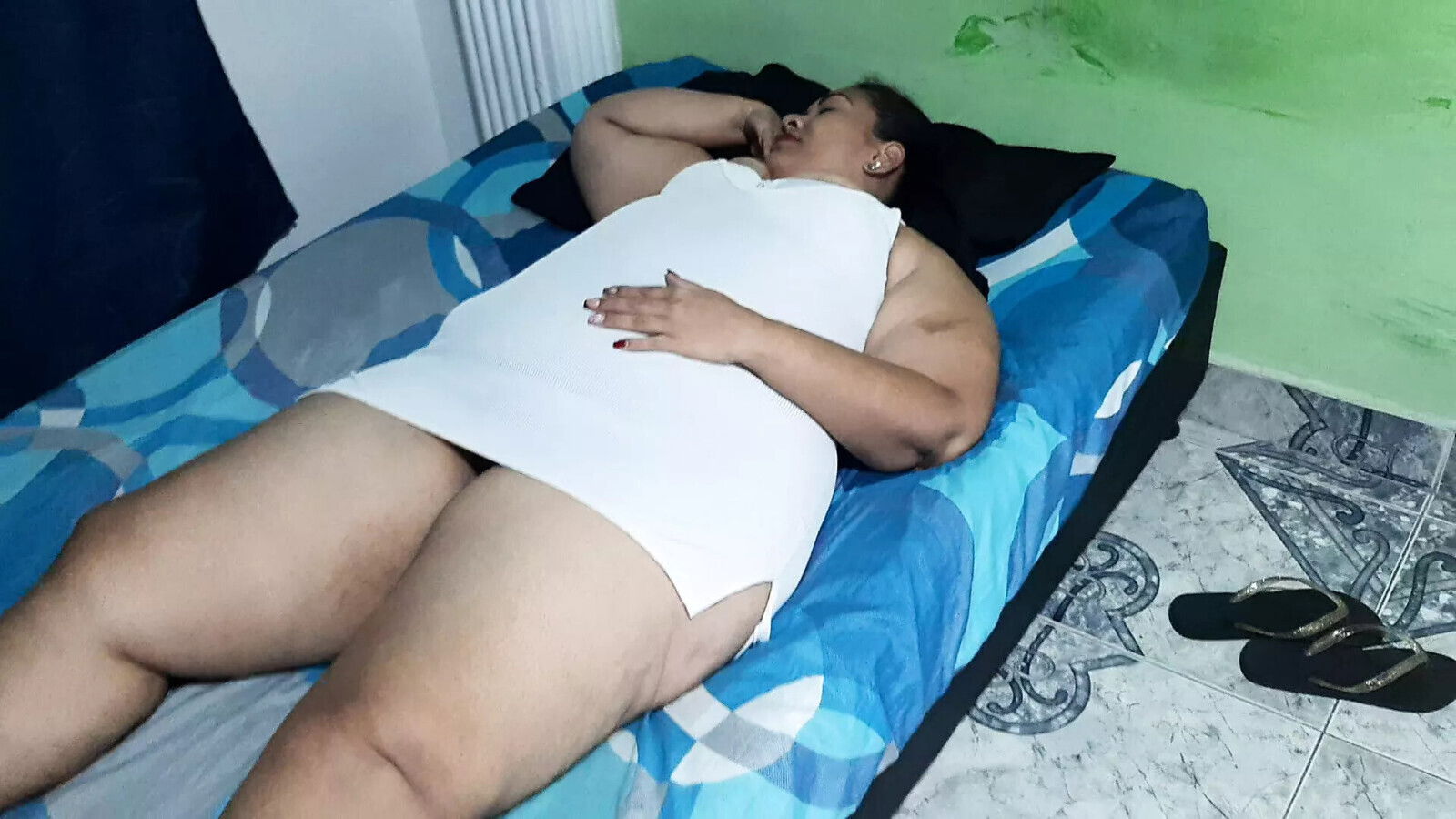 visit best friend's room suck tight pussy