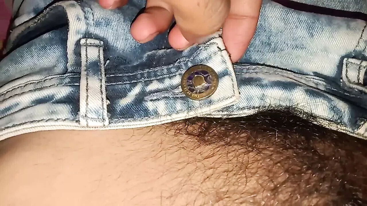 CAPTIVATING TEEN WITH TATTOOS DIRTY MALL