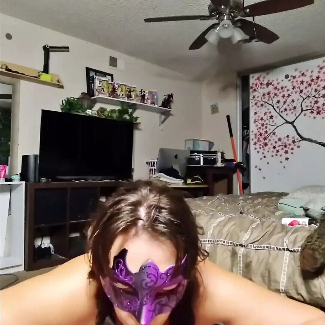 Blowjob Natalya gives blowjob