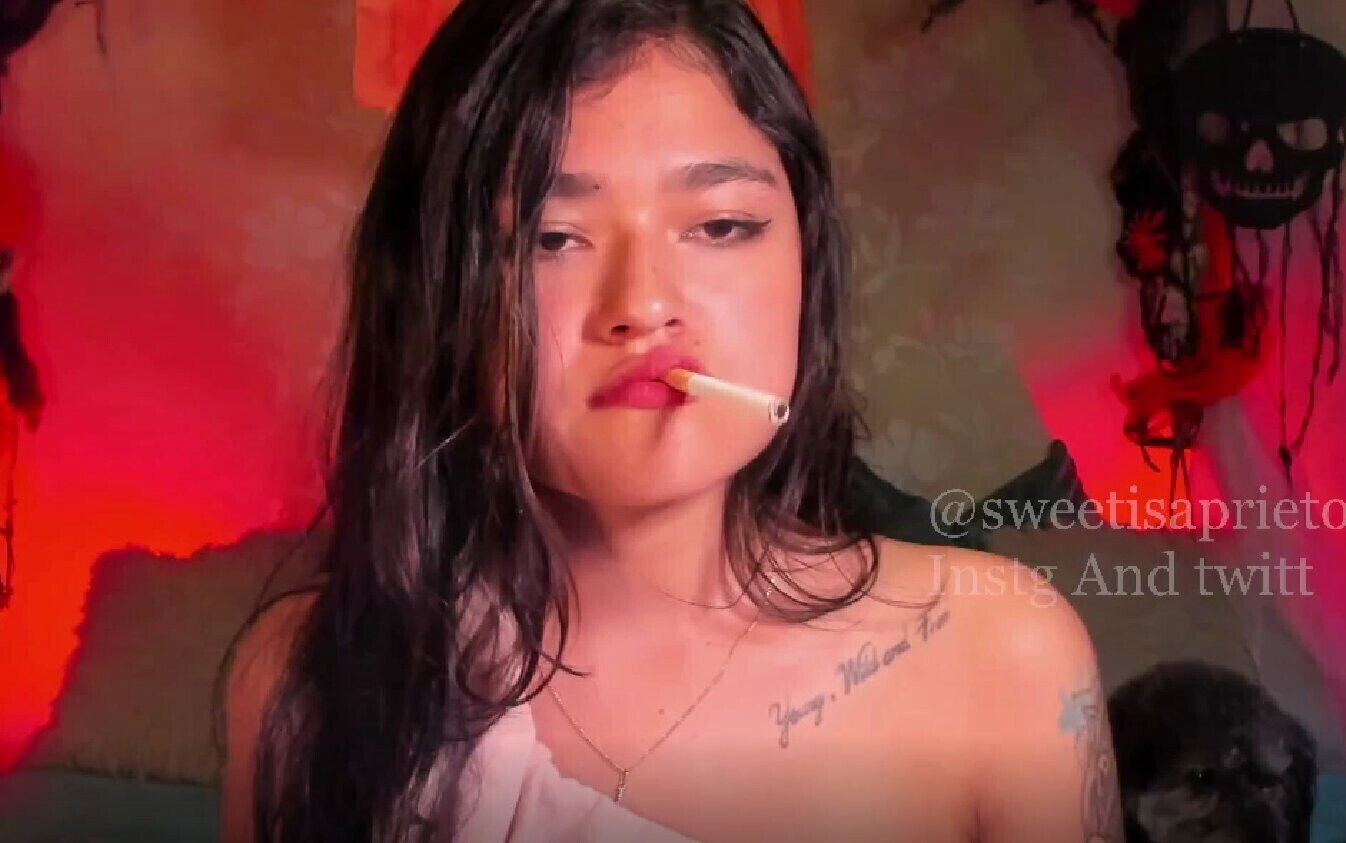 Smoking faces fetish humillation