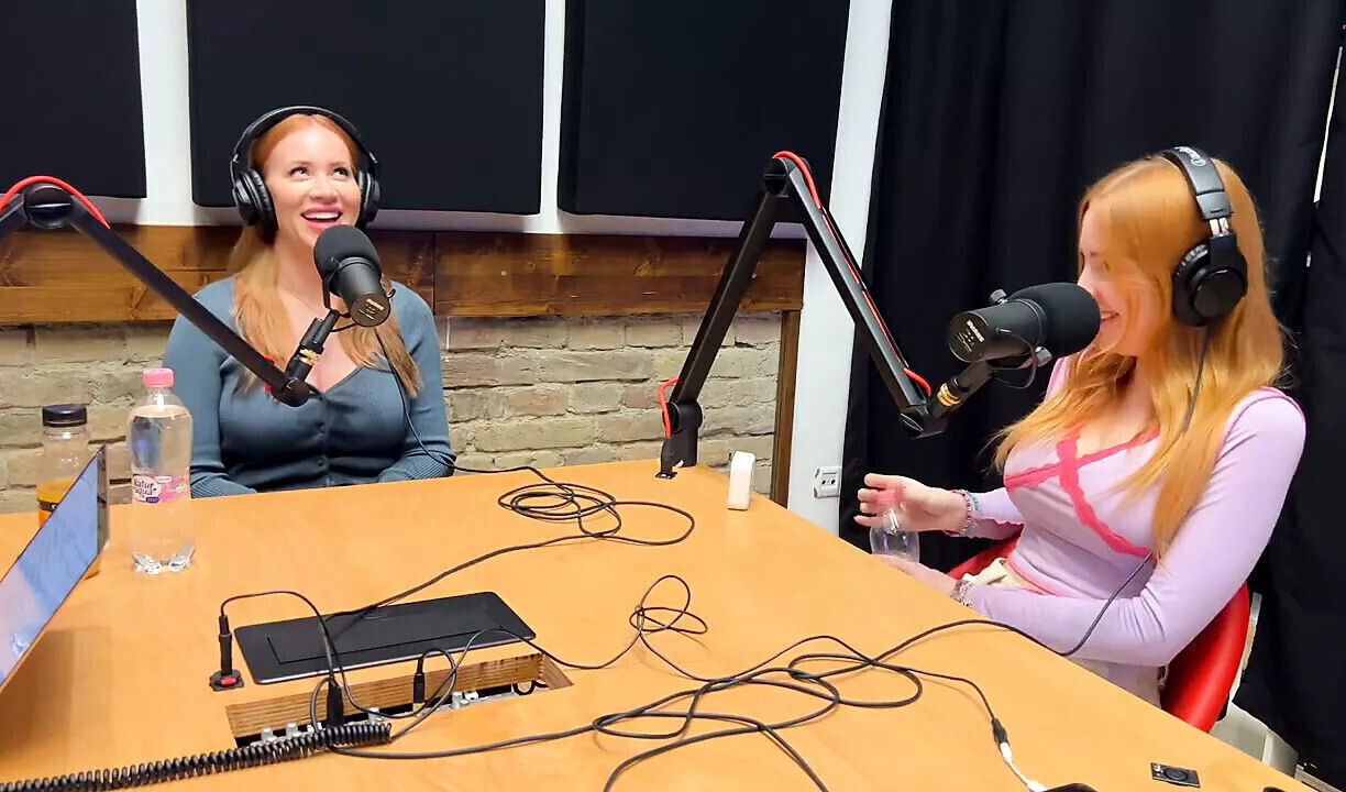 Scarlett Jones asks buys dirty panties!!!