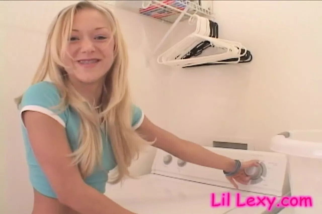 Lexy masturbates while doing laundry