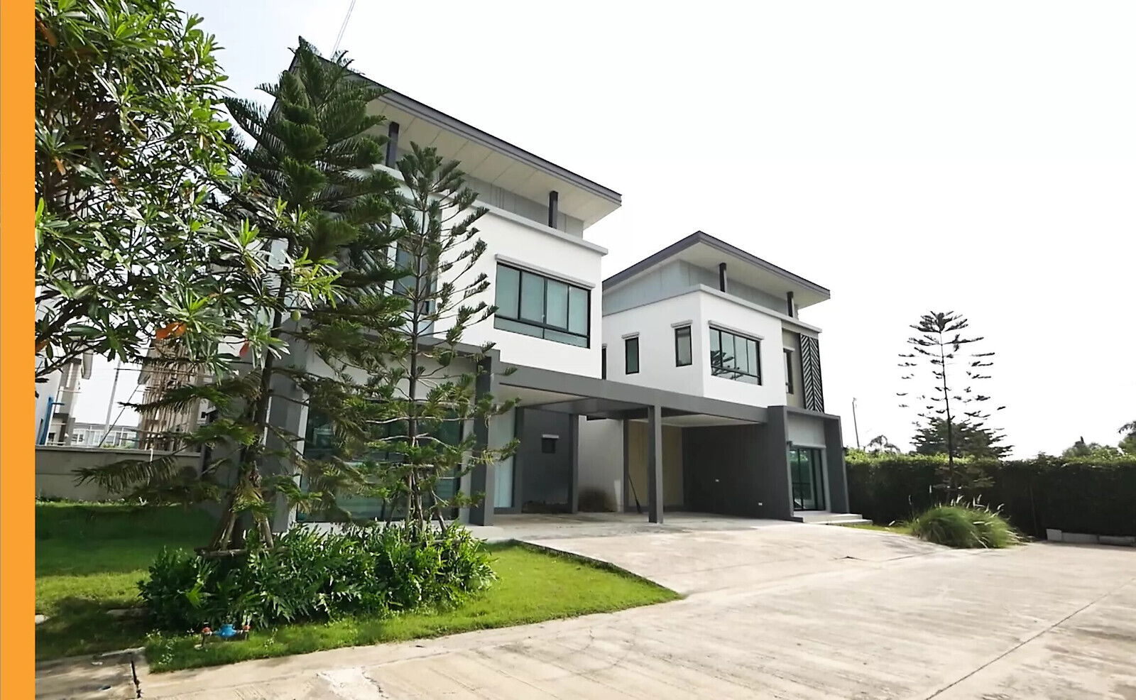 Footjob slut Henny pleasures your dick