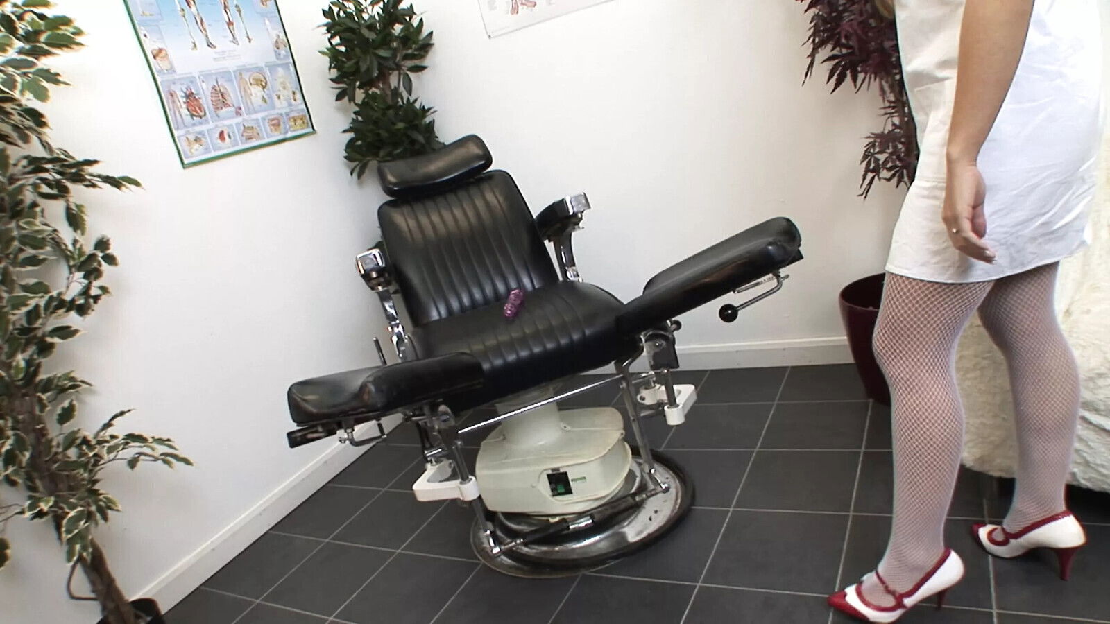 arzthelferin pause ihrem dildo wird gefickt