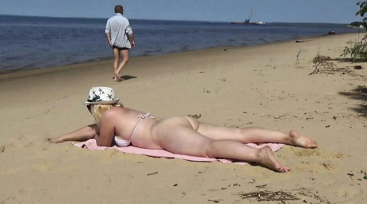 Acquaintance milf- beach blowjob